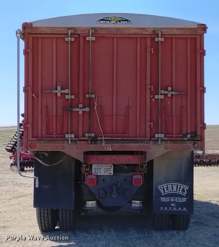 image for item DN6388 1991 Freightliner FLD120  grain truck