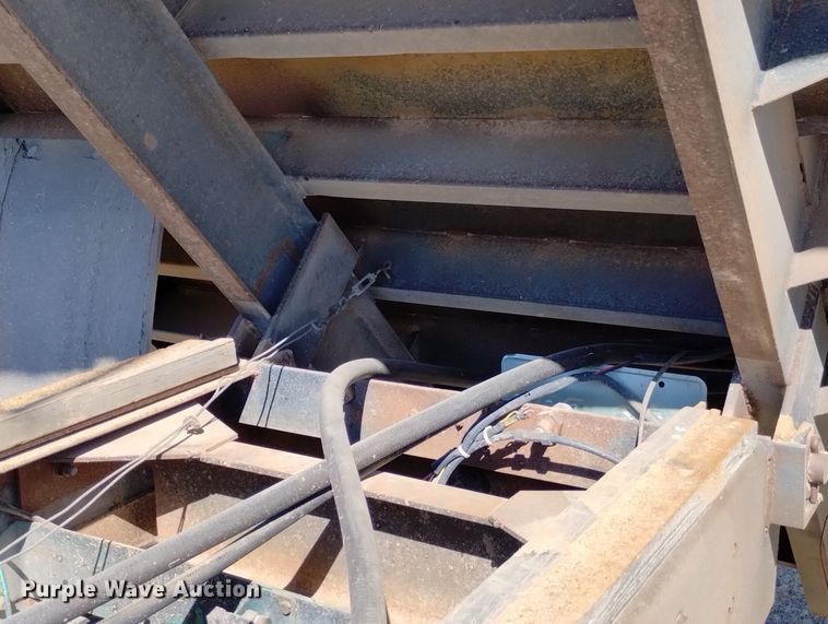 image for item DN6388 1991 Freightliner FLD120  grain truck