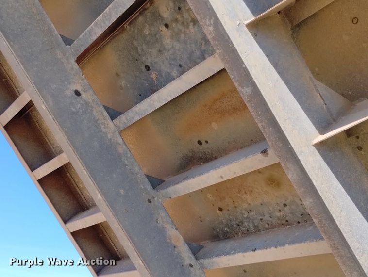 image for item DN6388 1991 Freightliner FLD120  grain truck