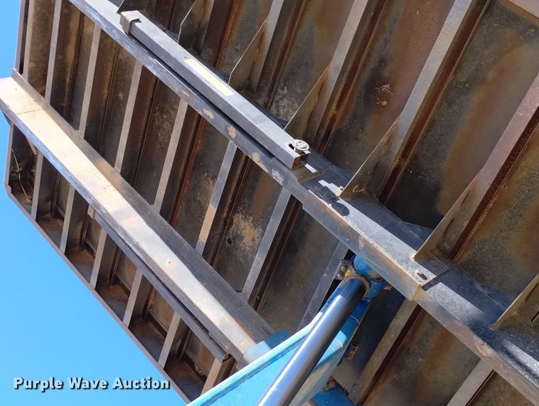 image for item DN6388 1991 Freightliner FLD120  grain truck