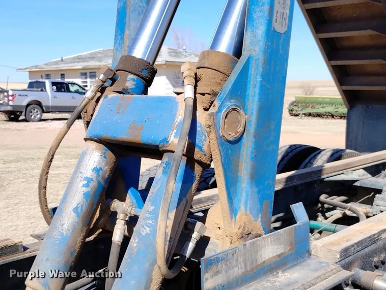 image for item DN6388 1991 Freightliner FLD120  grain truck