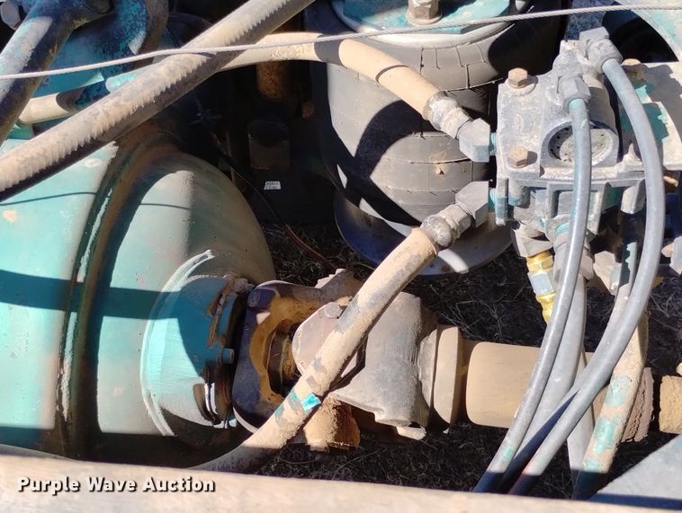 image for item DN6388 1991 Freightliner FLD120  grain truck