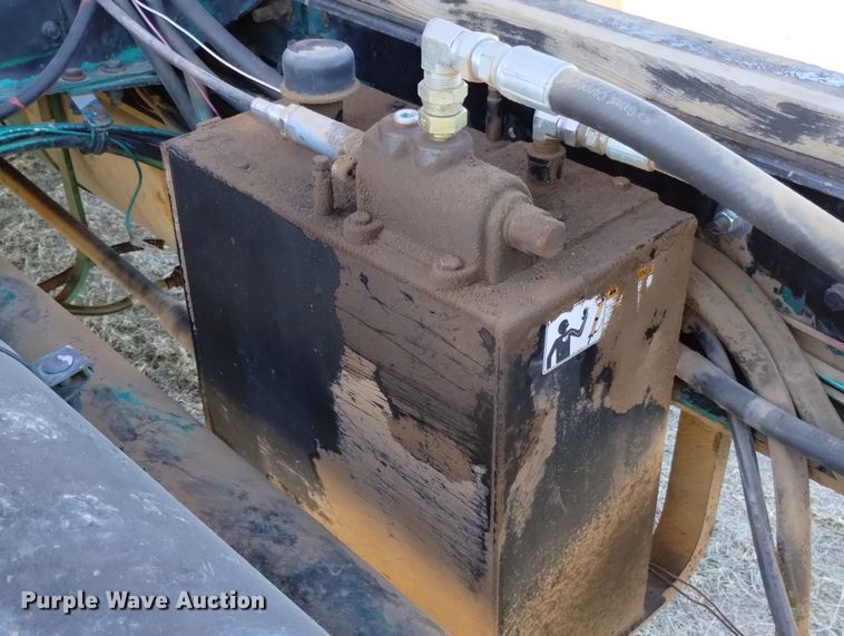 image for item DN6388 1991 Freightliner FLD120  grain truck