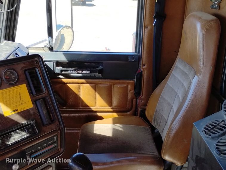 image for item DN6388 1991 Freightliner FLD120  grain truck