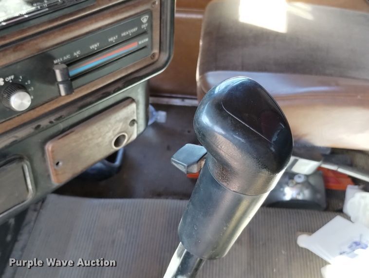 image for item DN6388 1991 Freightliner FLD120  grain truck