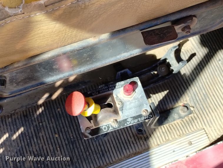 image for item DN6388 1991 Freightliner FLD120  grain truck