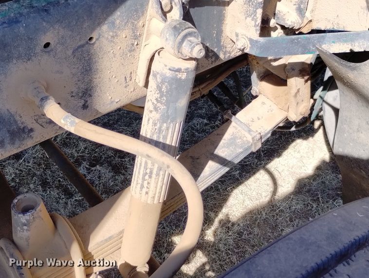 image for item DN6388 1991 Freightliner FLD120  grain truck