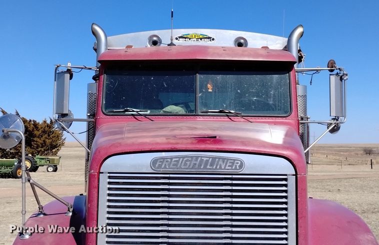 image for item DN6388 1991 Freightliner FLD120  grain truck