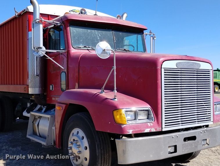 image for item DN6388 1991 Freightliner FLD120  grain truck