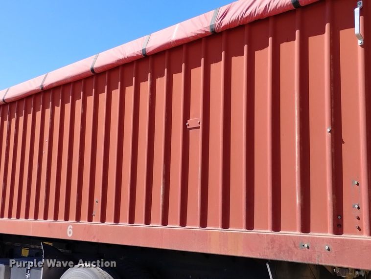 image for item DN6388 1991 Freightliner FLD120  grain truck