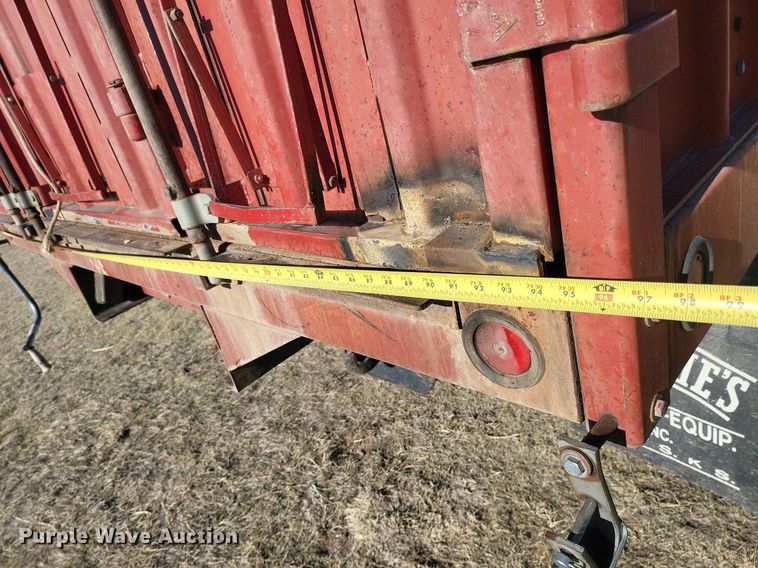 image for item DN6388 1991 Freightliner FLD120  grain truck