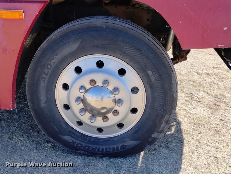 image for item DN6388 1991 Freightliner FLD120  grain truck