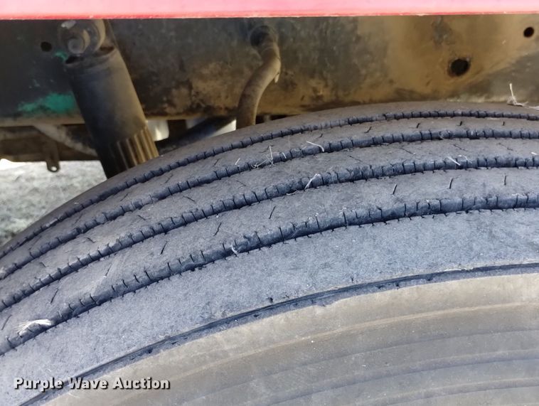 image for item DN6388 1991 Freightliner FLD120  grain truck