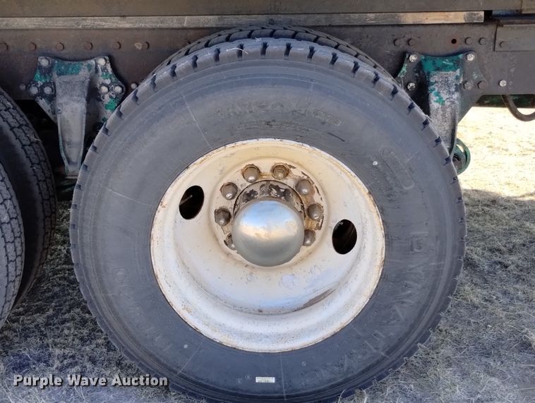 image for item DN6388 1991 Freightliner FLD120  grain truck