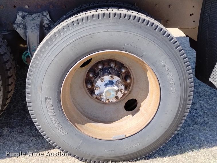 image for item DN6388 1991 Freightliner FLD120  grain truck