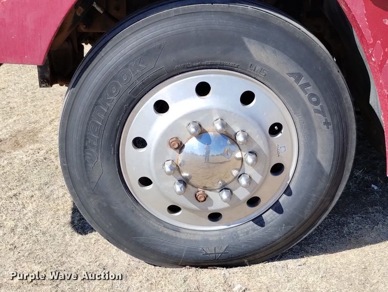 image for item DN6388 1991 Freightliner FLD120  grain truck