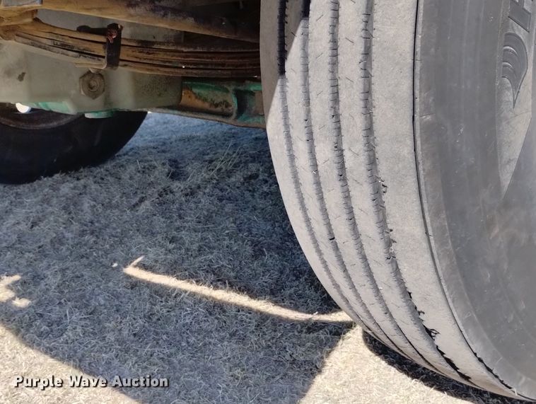 image for item DN6388 1991 Freightliner FLD120  grain truck