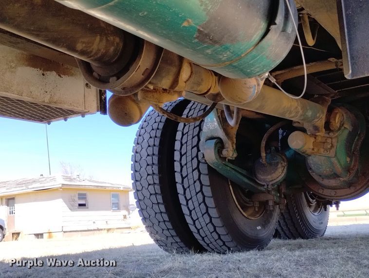 image for item DN6388 1991 Freightliner FLD120  grain truck