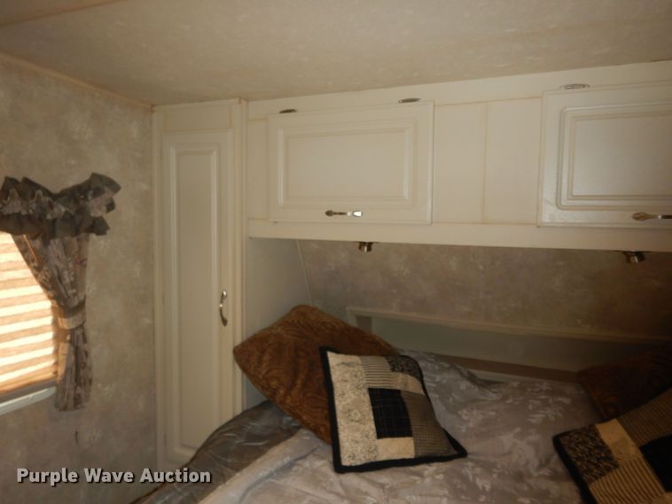 image for item DK1779 2005 Coachmen 27RLS  camper