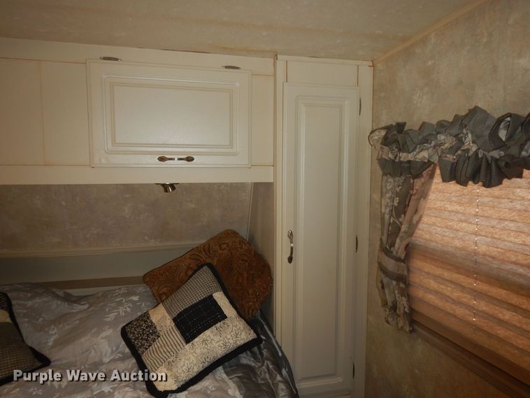 image for item DK1779 2005 Coachmen 27RLS  camper