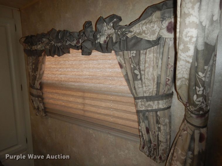 image for item DK1779 2005 Coachmen 27RLS  camper