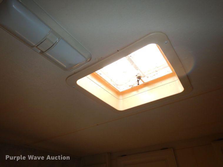 image for item DK1779 2005 Coachmen 27RLS  camper