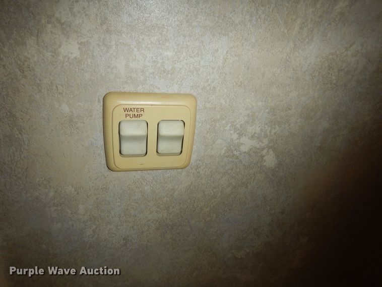 image for item DK1779 2005 Coachmen 27RLS  camper