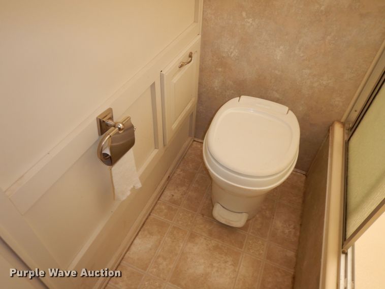 image for item DK1779 2005 Coachmen 27RLS  camper