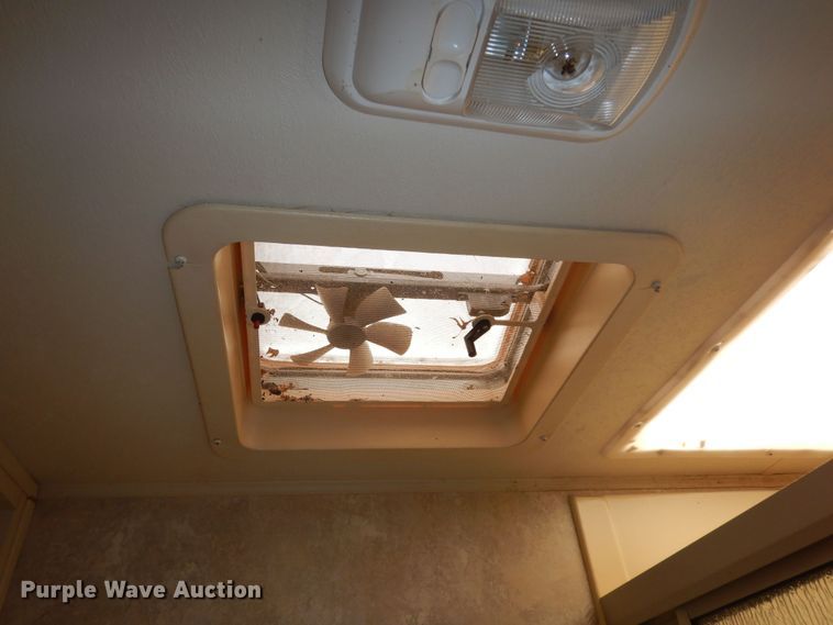 image for item DK1779 2005 Coachmen 27RLS  camper