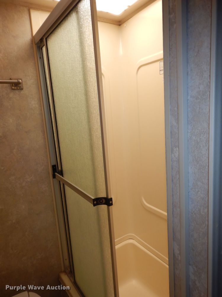 image for item DK1779 2005 Coachmen 27RLS  camper