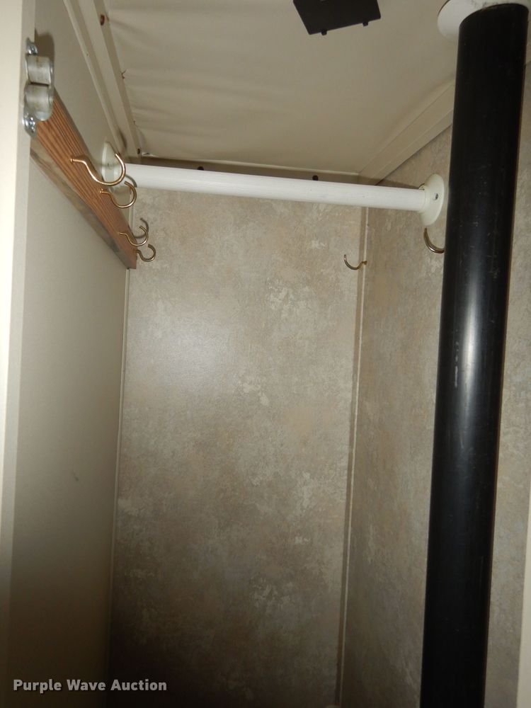 image for item DK1779 2005 Coachmen 27RLS  camper