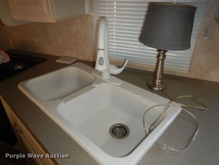 image for item DK1779 2005 Coachmen 27RLS  camper