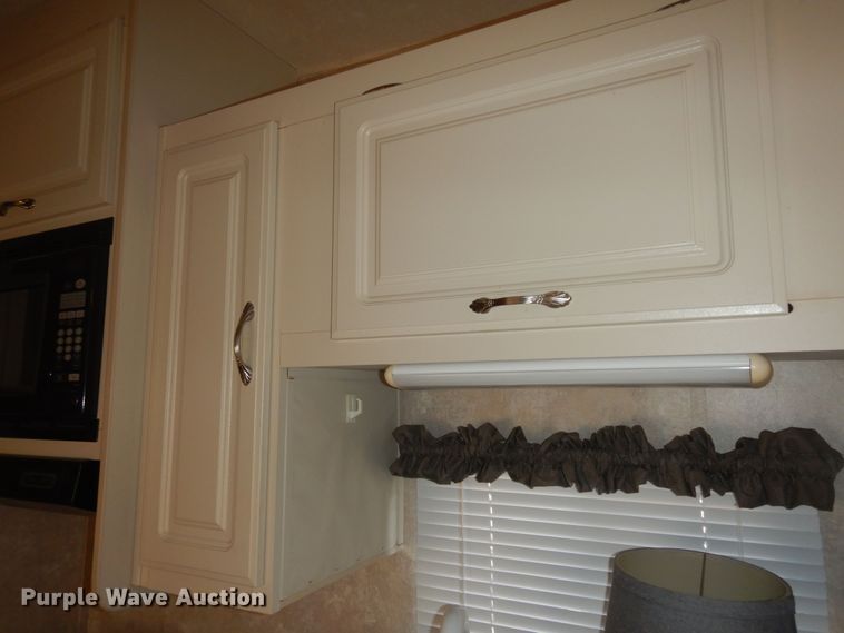 image for item DK1779 2005 Coachmen 27RLS  camper