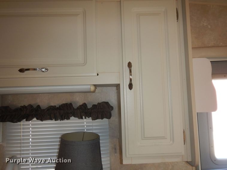 image for item DK1779 2005 Coachmen 27RLS  camper