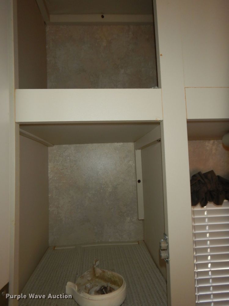 image for item DK1779 2005 Coachmen 27RLS  camper