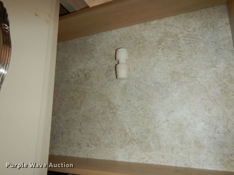 image for item DK1779 2005 Coachmen 27RLS  camper