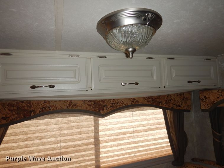 image for item DK1779 2005 Coachmen 27RLS  camper