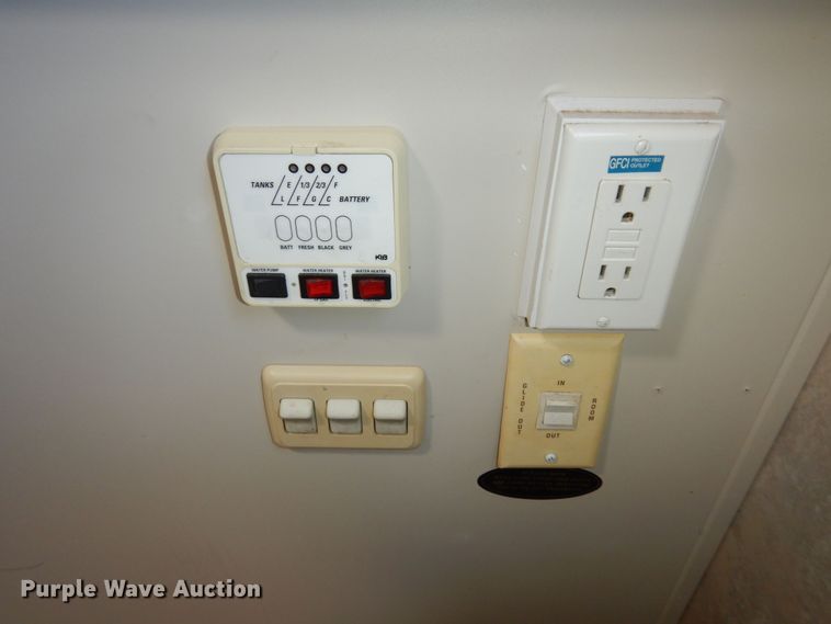 image for item DK1779 2005 Coachmen 27RLS  camper