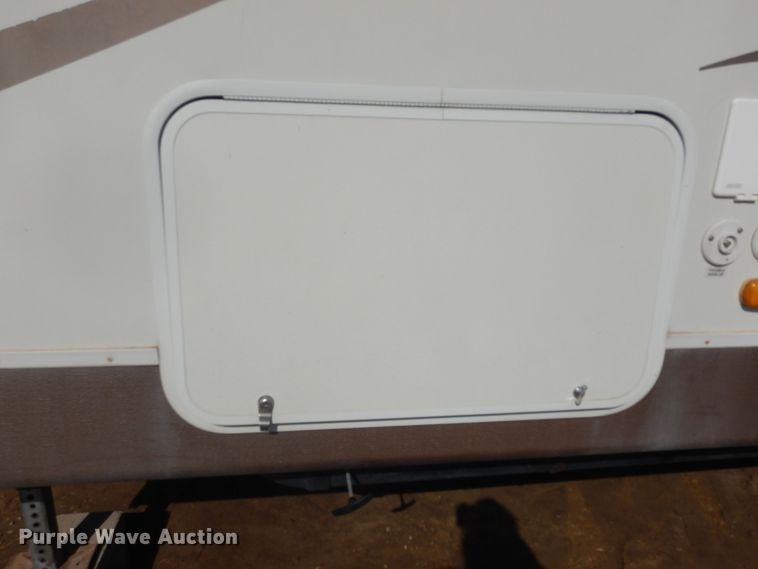 image for item DK1779 2005 Coachmen 27RLS  camper