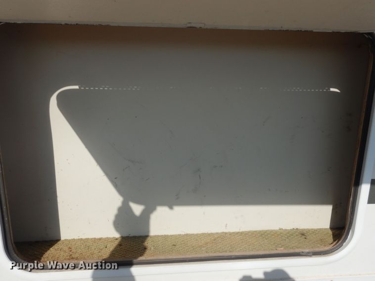 image for item DK1779 2005 Coachmen 27RLS  camper