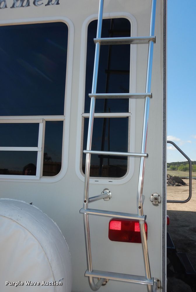 image for item DK1779 2005 Coachmen 27RLS  camper