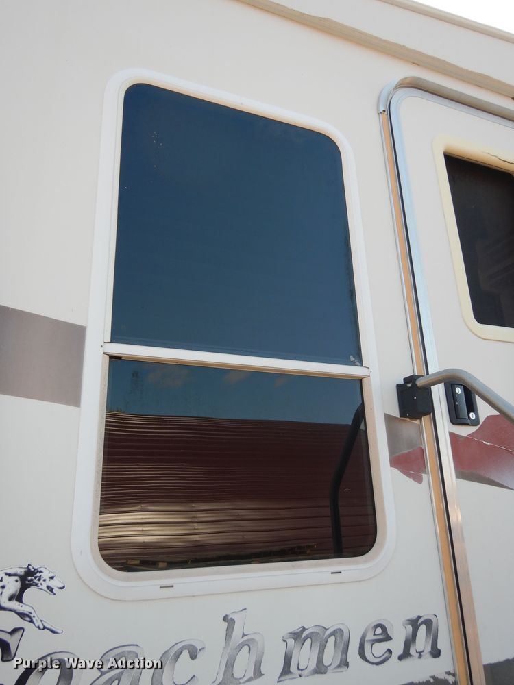 image for item DK1779 2005 Coachmen 27RLS  camper