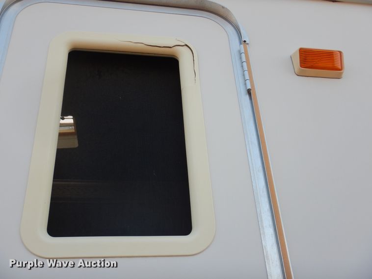 image for item DK1779 2005 Coachmen 27RLS  camper