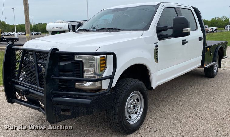 image for item DL7171 2019 Ford F250 Super Duty  Crew Cab flatbed pickup truck