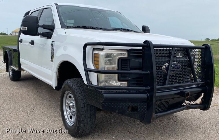 image for item DL7171 2019 Ford F250 Super Duty  Crew Cab flatbed pickup truck