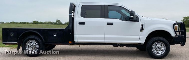 image for item DL7171 2019 Ford F250 Super Duty  Crew Cab flatbed pickup truck