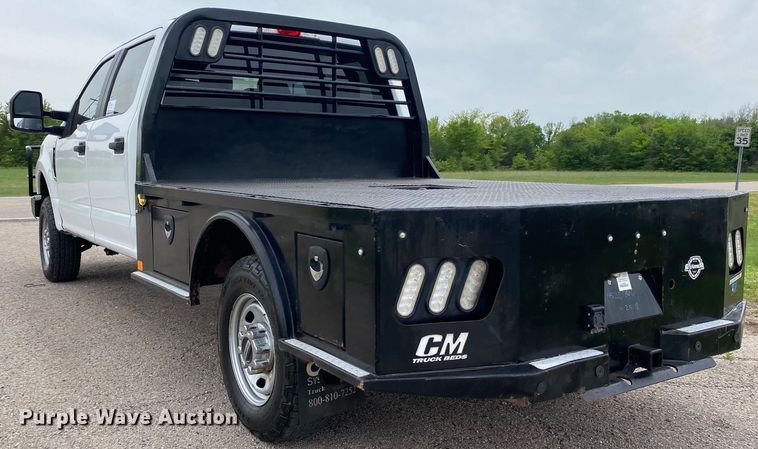 image for item DL7171 2019 Ford F250 Super Duty  Crew Cab flatbed pickup truck