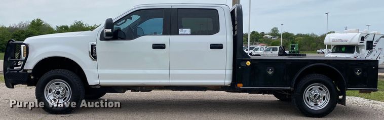 image for item DL7171 2019 Ford F250 Super Duty  Crew Cab flatbed pickup truck