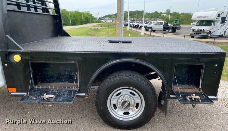 image for item DL7171 2019 Ford F250 Super Duty  Crew Cab flatbed pickup truck