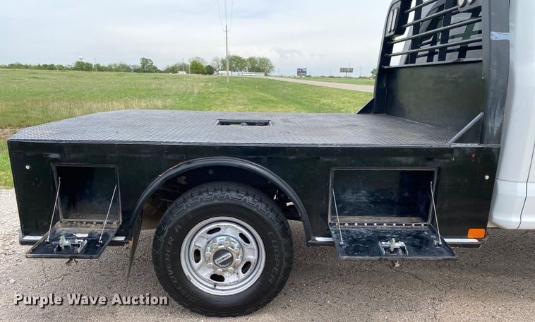 image for item DL7171 2019 Ford F250 Super Duty  Crew Cab flatbed pickup truck